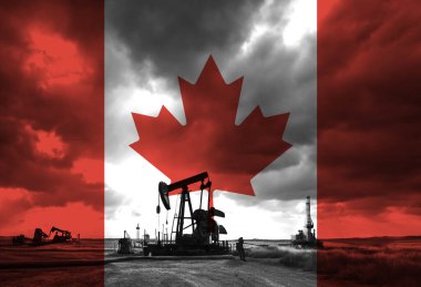 Gün batımında Kanada ulusal bayrağıyla kırsal kesimde petrol arama çalışmaları