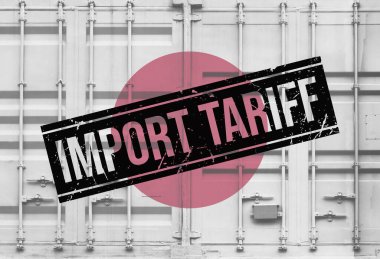Japon ulusal bayrağını taşıyan konteyner, küresel ticaret bağlamında gümrük tarifeleri ve uluslararası ticaret politikalarını simgeliyor.