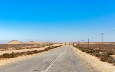 Güney Afrika 'nın Namaqualand bölgesinde ulusal karayolu