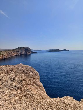 Deniz kıyısının güzel manzarası