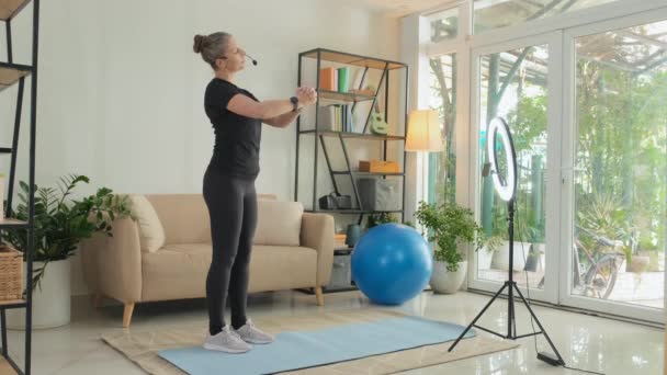 Full Shot Female Fitness Instructor Headset Showing Exercises Speaking Mic — Vídeo de Stock