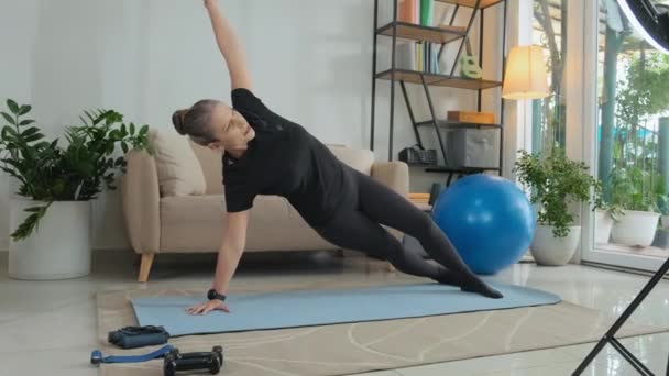 Female Fitness Coach Doing Side Plank Exercise Mat Talking Mic — Vídeo de Stock