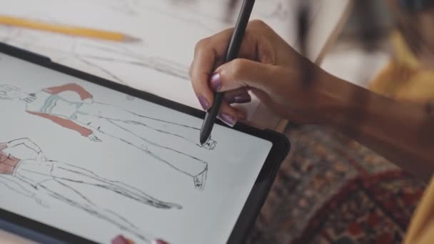 Close Shoulder Shot Hands Black Female Designer Drawing Fashion Sketch — Stok video