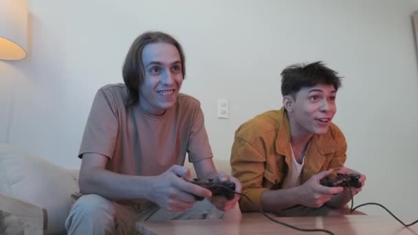 Two Caucasian Guys Playing Video Games Controllers Home — Stock Video