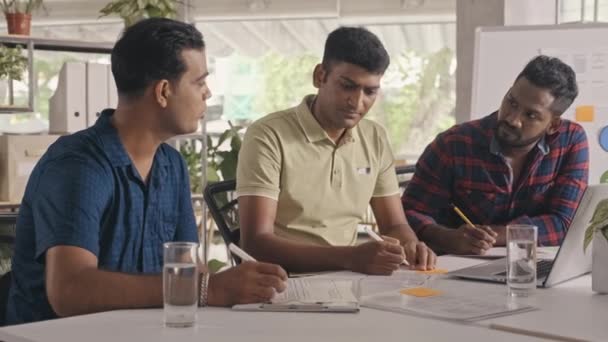 Medium Shot Team Indian Software Developers Discussing Project Taking Notes — Wideo stockowe