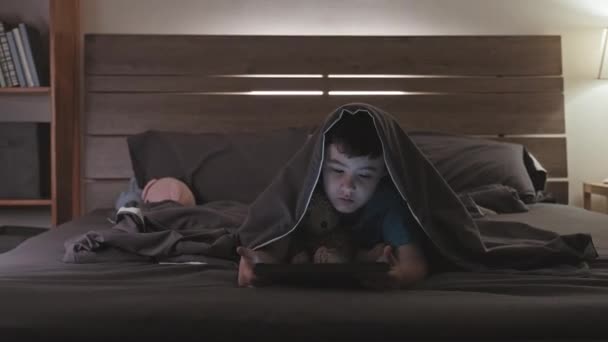 Asian Boy Blanket Bed Bear Toy Watching Something Digital Tablet — Vídeo de stock