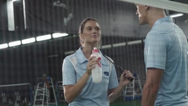 View Net Female Tennis Player Holding Racket Drinking Water Bottle — Vídeos de Stock