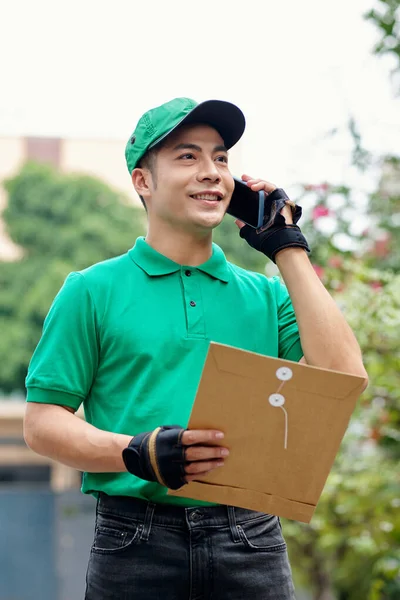 Portrait Delivery Man Packed Documents Talking Phone Client — Fotografia de Stock