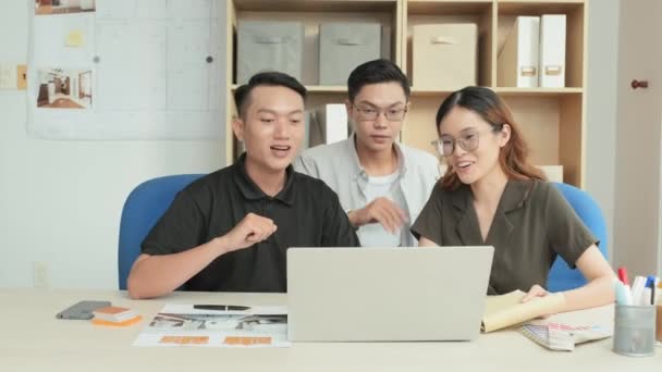 Group Young Asian Students Discussing Interior Design Project Video Call — Stockvideo