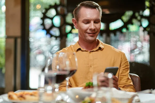 Happy Man Texting Girlfriend Eating Dinner Fancy Restaurant — Stock Photo, Image