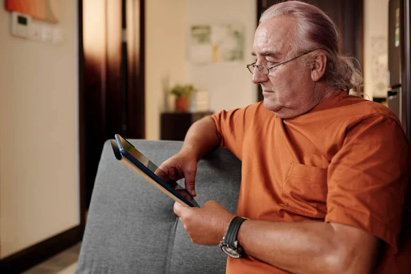 Senior Man Reading News Article Tablet Computer — Photo