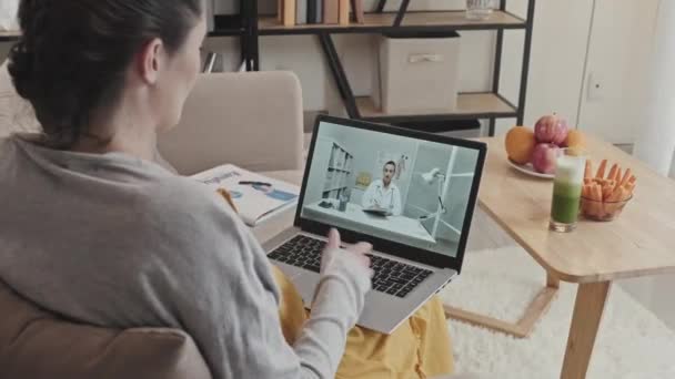 Terhes Beszél Női Orvos Keresztül Video Hívás Laptop Online Konzultáció — Stock videók