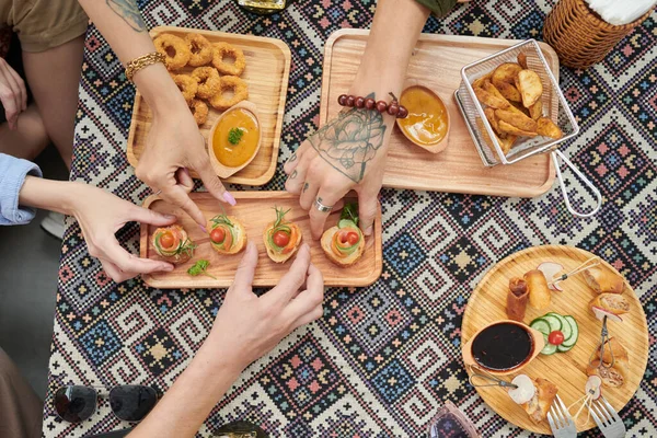 Hands People Taking Snacks Wooden Plates View — Stock Photo, Image