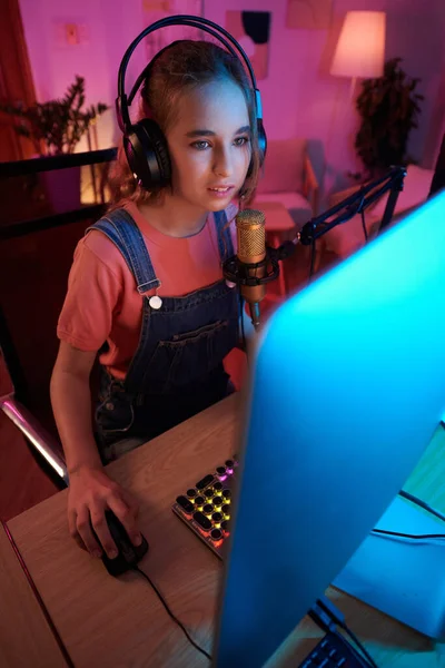 Teenage Girl Recording Lets Play Video Her Blog Neon Bedroom — Foto Stock