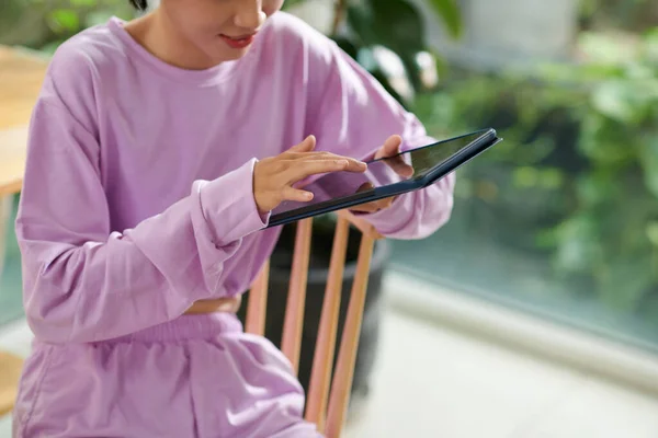 Teenage Girl Using Application Tablet Computer — Foto de Stock