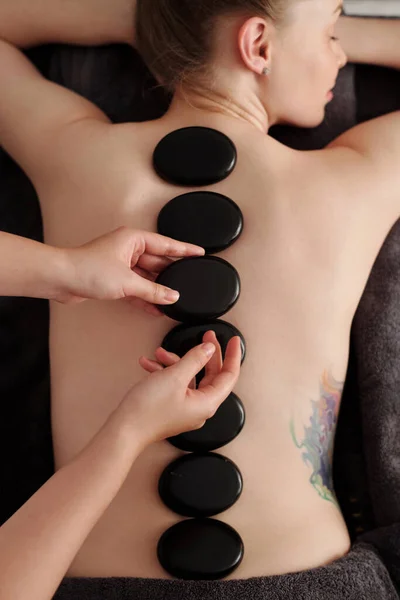 Relaxing Hot Stones Massage Eases Insomnia Promotes Good Sleep View — Stock Photo, Image