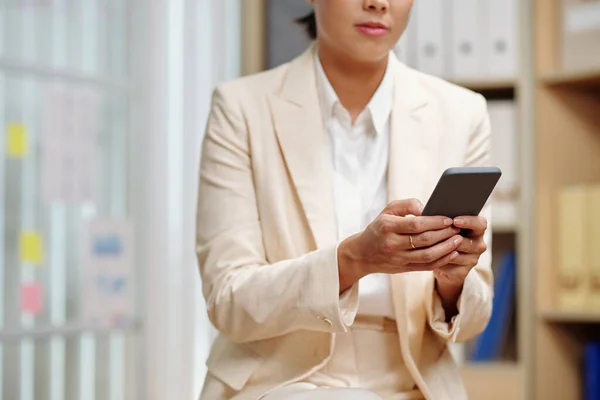 Cropped Shot Young Elegant Businesswoman Formalwear Using Smartphone While Standing — Stock Photo, Image