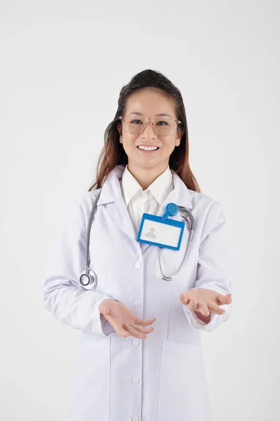 Positive Young Asian Female Doctor Glasses Talking Gesturing Expaining New — Stock Photo, Image