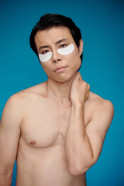 Portrait Shirtless Muscular Man Applying Mosturizing Undereye Patches Shower — Stock Photo, Image