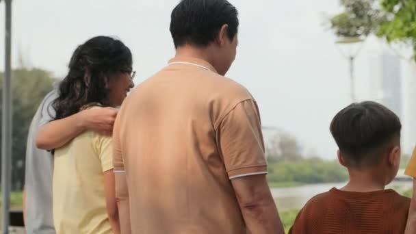 Tilt Arc Shot Joyful Asian Family Couple Grandparents Little Kid — Stock Video