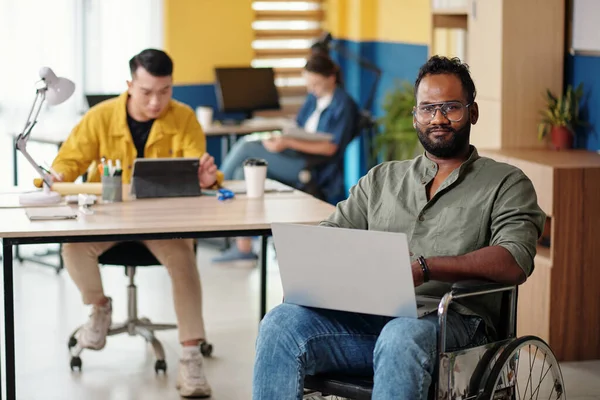 Portrait Positive Software Developer Sitting Wheelchait Laptop Smile Camera — Stok Foto