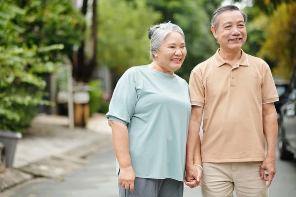 Cheerful Senior Husband Wife Holding Hands Walking City Park — Stock Photo, Image