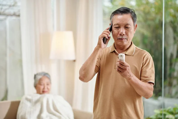 Worried Senior Man Calling Doctor Measuring Body Temperature Wife — Stock Photo, Image