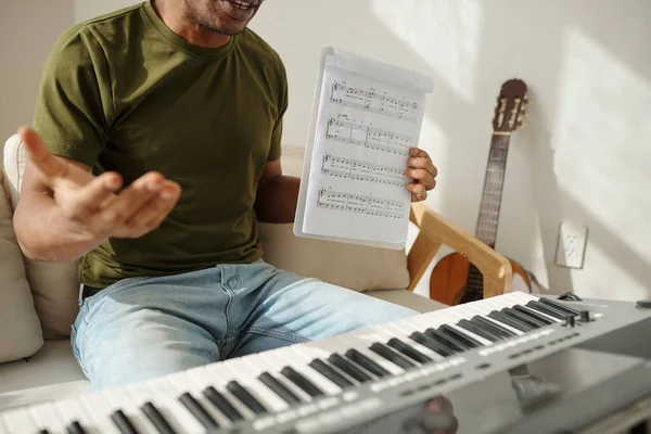 Muziekleraar Die Online Lessen Voor Studenten Geeft — Stockfoto