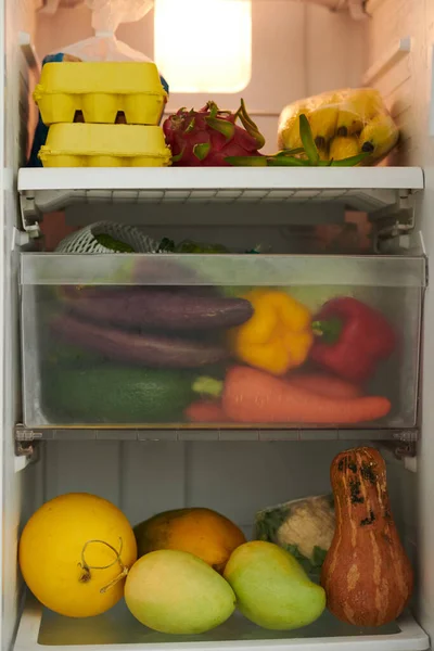 Réfrigérateur Ouvert Avec Légumes Frais Fruits Œufs — Photo