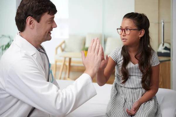 Pediatrician Giving High Five Preteen Patient Injecting Vaccine — Stock Photo, Image