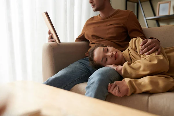 Tired Young Woman Fell Asleep Head Laps Boyfriend Who Reading — Stock Photo, Image