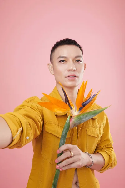 Vietnamese Young Man Bright Colorful Makeup Taking Selfie Strelitzia Flower — Stock Photo, Image