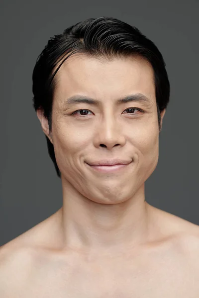 Tvář Pozitivního Japonce Izolovaný Šedi — Stock fotografie