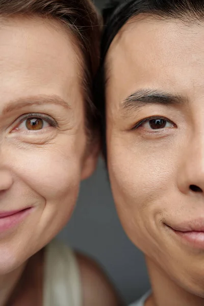 Rostros Pareja Diversa Con Diferencia Edad Sonriendo Cámara —  Fotos de Stock
