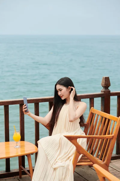 Beautiful Young Woman Long Hair Taking Selfie Table Coastal Cafe — Stock Photo, Image