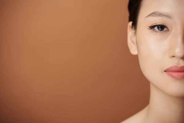 Half Face Young Asian Woman Eye Liner Lip Tint Looking — Stock Photo, Image