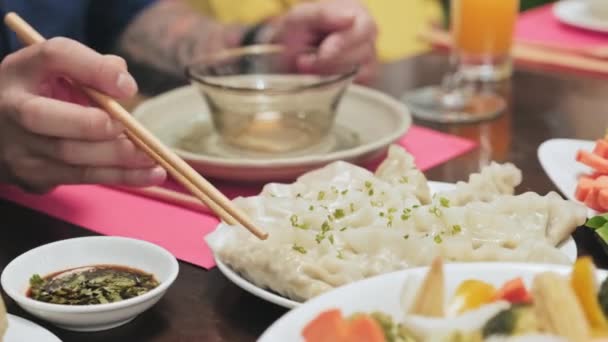 Close Shot Hands Man Eating Dumplings Wooden Chopsticks While Sitting — Stock Video