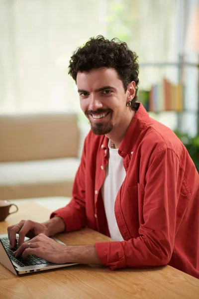 Portrait Smiling Software Developer Working Laptop Desk Home Office — Stock Photo, Image