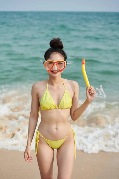 Young Woman Standing Sandy Beach Mask Diving — Stock Photo, Image