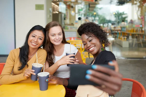 Young Women Spending Time Cafe Drinking Cocktails Taking Photos — Stock Photo, Image