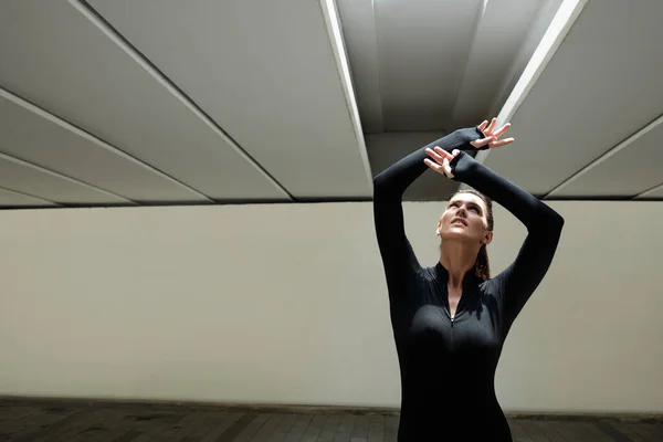 Inspired Creative Female Urban Dancer Doing Hand Moves Sun Rays — Stock Photo, Image