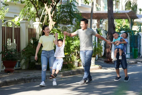 Cheerful Family Five Enjoying Walking Outdoors Sunny Day — Stock Photo, Image