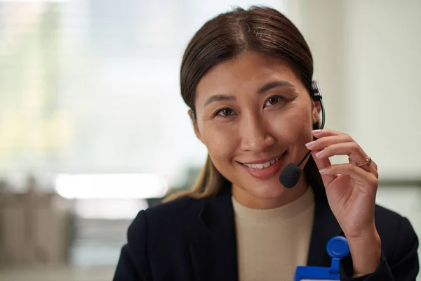 Portrait Cheerful Entrepreneur Wearing Headset Answering Phone Calls — Stock Photo, Image