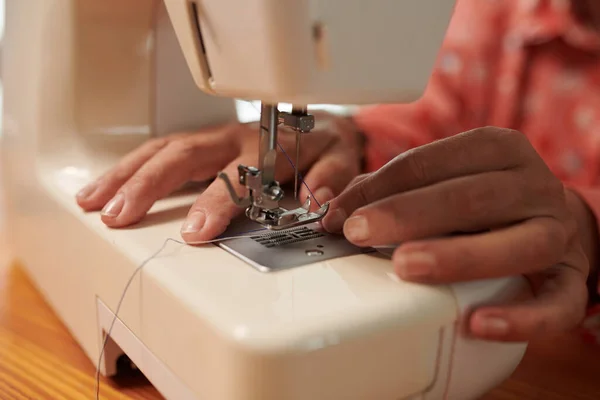 Closeup Image Seamstress Threading Sewing Machine — Stock Photo, Image