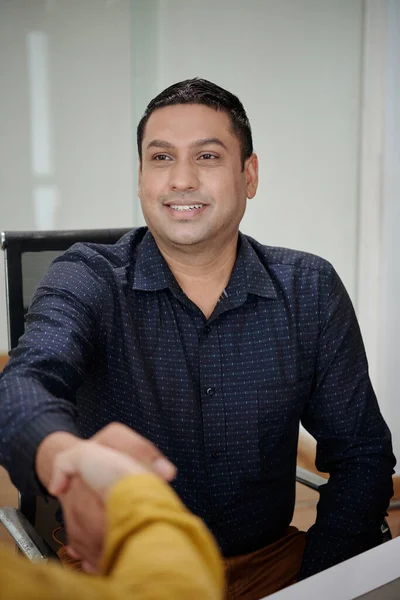 Portrait Smiling Entrepreneur Shaking Hand New Coworker — Stock Photo, Image
