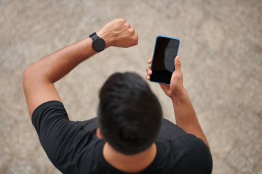 Akıllı telefon ve akıllı sette takip uygulaması ayarlanıyor