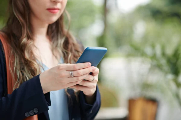 Cropped Image Serious Businesswoman Answering Text Messages Coworker Reading Notifications — Stock Photo, Image