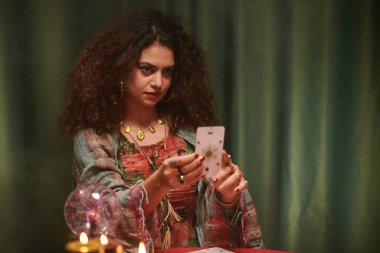 İstemci için büyük arcana ile tarot kartı okuma sihirbazı