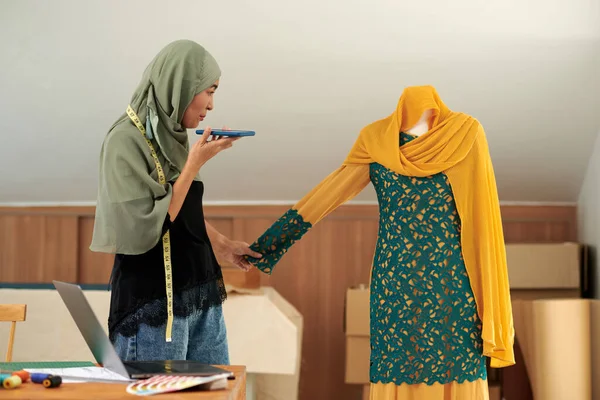Muslim Fashion Designer Looking Dress Mannequin Recording Voice Message Client — Stock Photo, Image