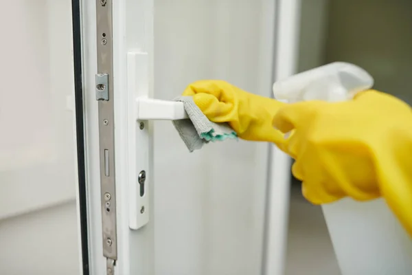Mani Guanti Silicone Disinfettante Maniglia Porta High Touch Con Detergente — Foto Stock